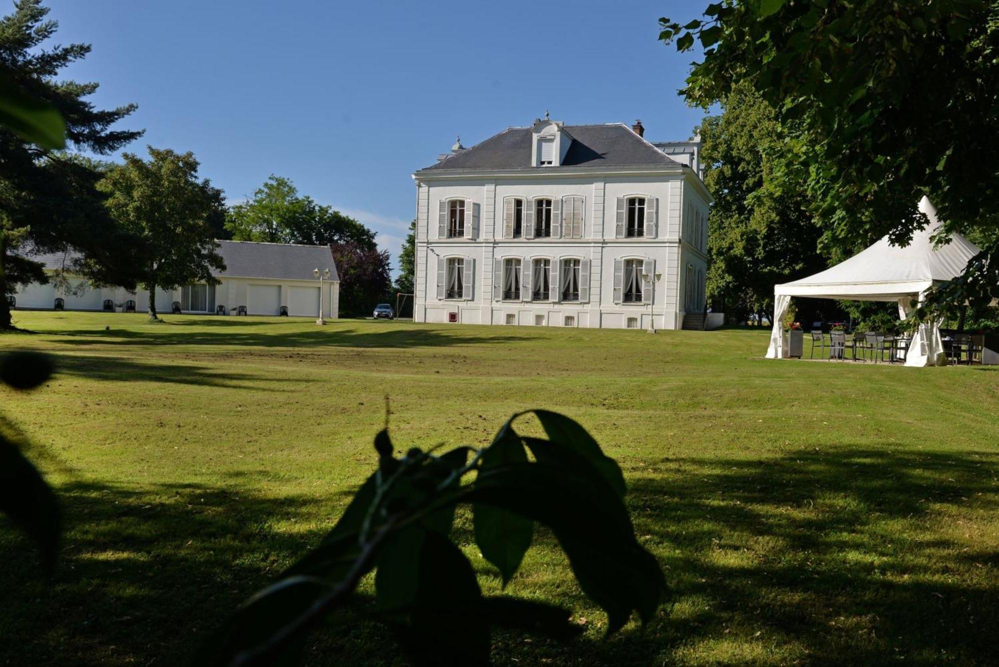 Logis Hostellerie Le Chatel Nangis Extérieur photo